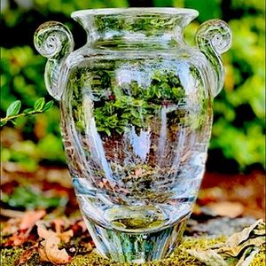 Steuben Hellenic Urn by Robert Cassetti 1990